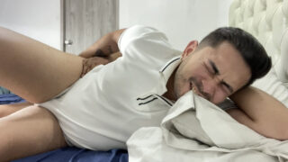 Harter Sex Creampie, hart, ohne Sattel, Dominanz, kolumbianisch, Papa, Stiefsohn – selbst gemachter Film von jungen Amateuren, großer Schwanz wird ohne Sattel anal gefickt