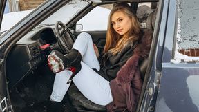 REVVING Ellie Hard Revving Barefoot in Winter