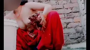 Hot Sexy Lavanya strips and soaks in the tub