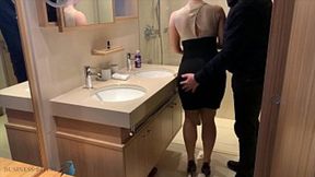 Supervising supervisor screws subordinate in corporate powder room