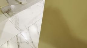 meu enteado me espiando enquanto estou tomando banho na hidro