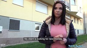 Public Agent Alysa Gapes Russian Pussy&#x270C; Gets Sated