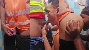 operarios casado se pegando no banheiro