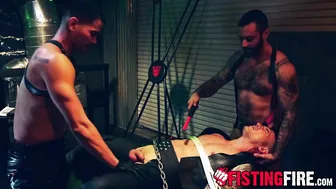 Drew Valentino rims and fucks Derek Kage in a hardcore threesome