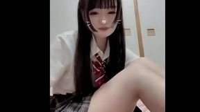 japonesa en traje