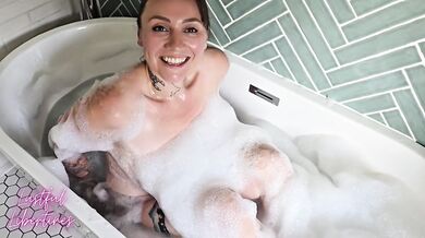Stepmom Chokes Down Stepson Cum After Bath Peeking Bust