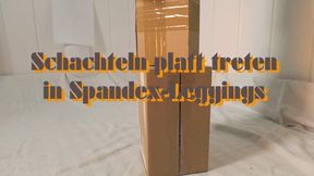 Flatten boxes - Schachteln platt treten