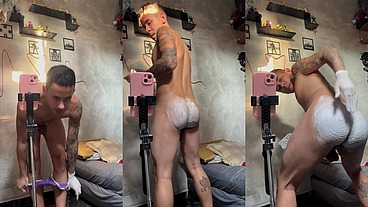Mostrando meu cuzinho e descolorindo meus pelos do bumbum
