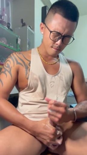 I am desperate for sex, please play with my body, more sex videos are welcome to subscribe to watch