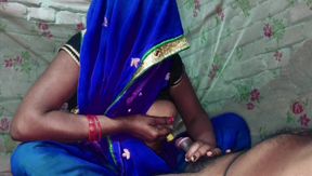 Padosi aunty apne boyfriend ke lund pe dudh nikal ke chut  chudai.indian desi village bhabhi ki hard chudai hindi viral videos