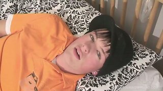 Twink Amateur Leon Houston Jacks Off