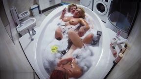 Three hot girls fuck in bath