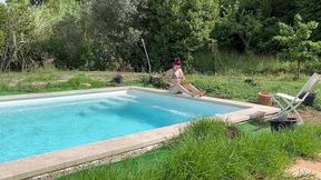 vient te masturber avec moi au bord de la piscine