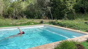 vient te masturber avec moi au bord de la piscine