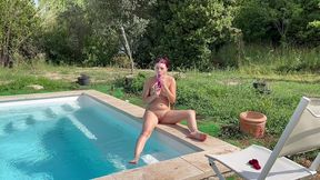vient te masturber avec moi au bord de la piscine