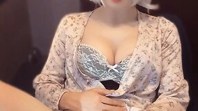 【solo】mysterious white-haired crossdresser masturbating