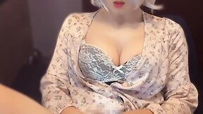【solo】mysterious white-haired crossdresser masturbating