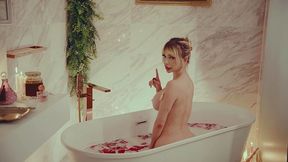 Vlog: Beautiful girlfriend baths in candlelit bathroom exposing perfect body