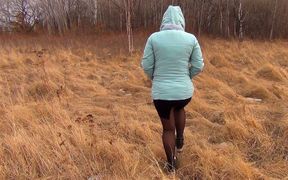 The whore served the client in the forest in full