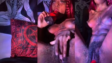 Ebony Tattoo Girl Stretches Her Pussy Down A Big Shaft