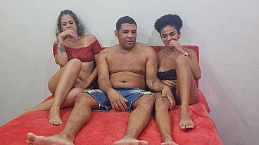 Fudendo o cu de mãe e filha.