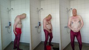 strumpfhose und inkontinenzhose in der dusche