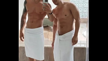 DANDO LEITE DIRETO DA FONTE PRA PUTINHA.