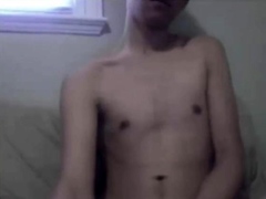 Skinny twink with hot ass in webcam