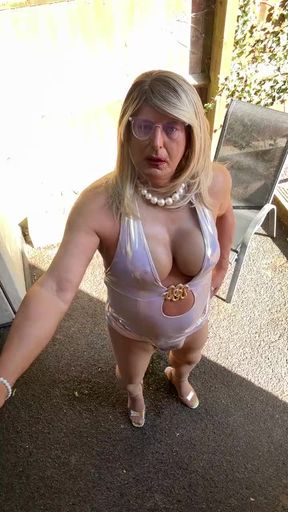 Sexy Crossdresser kellycd2022 in shiny gold dress pantyhose and heels