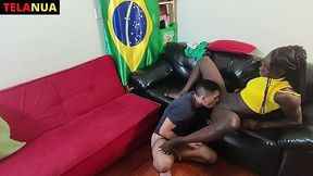 fernanda chocolatte joga as bolas nesse bundao japa loki no ritmo da copa do mundo 2022