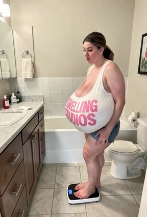 Cute blonde plus-size babe with big boobs plays with them in a Solo
