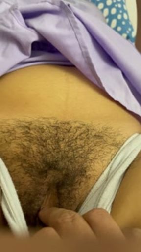 Mientras juego video juegos pongo a colombiano a chupar pussy