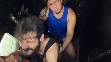 Dando o rabo pra dois machos na cabine - Parte 1