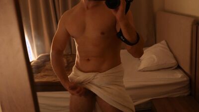 Before he could take off his towel, the pumped-up guy began to furiously jerk off his dick