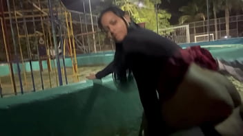 Preta saiu brava de casa e foi pra rua quando a encontrei estava no parquinho dei um jeito de fase as pazes por ali mesmo