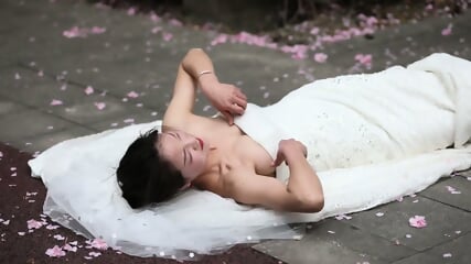 BTS sesi foto wedding dress