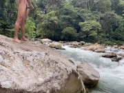Me masturbo en lo profundo de la selva