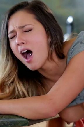 I like my new stepsister's pussy