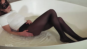 Pantyhose bathtub tease