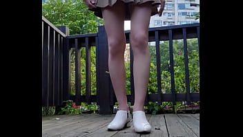 I masturbated outside in a mini skirt and cummed on my legs