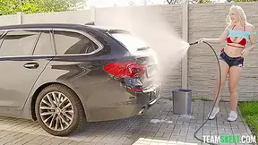Vera Jarw - A Very Curvy Car Wash