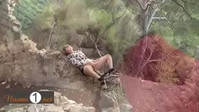 En couple promenade hivernal