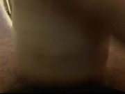 Je me branle dans une jolie chatte qui mouille de plaisir
