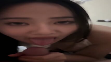 The Leader Of Dalian Bank Keeps An Innocent Internet Celebrity The Sweet Girl Is Wearing A Uniform And Serving The Cock In Various Positions Her White And Tender Body Is Extremely Seductive The Close-up Of The Camera Records The Sex Process