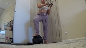 Pulling out and winding the vacuum cleaner cord 3
