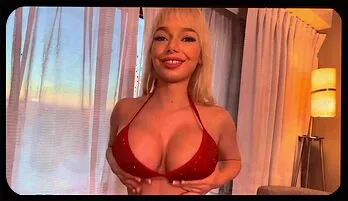 Blonde Bombshell Jessica Starling's Sizzling Seduction