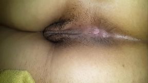 Putita. Mirando la mercanc&iacute_a antes de comer