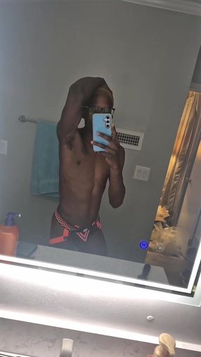 I love dancing in my mirror