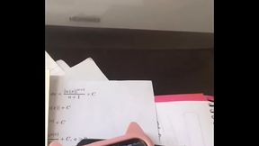 Koreano rodillas de oro s&uacute_plica a profe para dar prueba de biolog&iacute_a