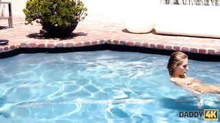 DADDY4K Hermosa Engaña a Su Novio Al Aire Libre Con Su Papi Bien Formado